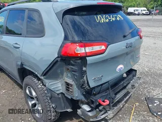 2014 Jeep Cherokee Trailhawk z VIN 1C4PJMBS4EW236950, wystawiony jako IAAI lot #42636128 z przebiegiem 170 491 mil mil oraz . Historia ofert i sprzedaży dostępna na DreamBid. Obrazek 6.