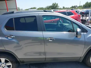 2020 Chevrolet Trax LT z VIN 3GNCJLSB4LL336176, wystawiony jako IAAI lot #42196500 z przebiegiem 54 545 mil mil oraz . Historia ofert i sprzedaży dostępna na DreamBid. Obrazek 13.