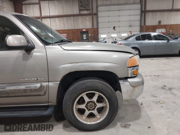 2001 GMC Yukon XL SLE with VIN 1GKFK16T11J220078, listed as a IAAI auction lot 41814254 with 221,210 mi miles. Bid and sale history available at carsss.com. Image 12.