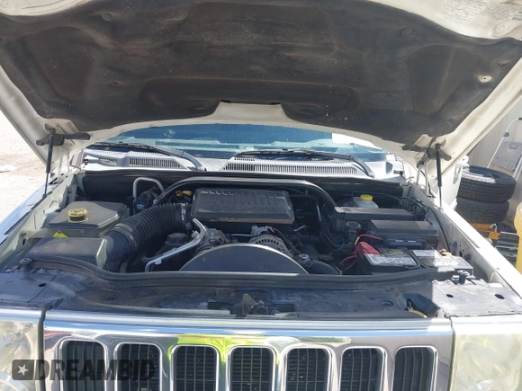 2007 Jeep Commander Sport with VIN 1J8HG48P97C601058, listed as a IAAI auction lot 42489447 with 200,103 mi miles and . Bid and sale history available at DreamBid. Image 10.