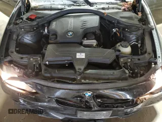 2013 BMW 3 Series 328i xDrive z VIN WBA3B5C50DF590552, wystawiony jako Copart lot #54303835 z przebiegiem 124 700 mil mil oraz Czysty tytuł • Clean title. Historia ofert i sprzedaży dostępna na DreamBid. Obrazek 11.