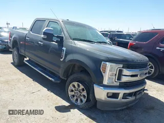 2018 Ford F-250 XL z VIN 1FT7W2B64JEC77975, wystawiony jako IAAI lot #41854388 z przebiegiem 151 901 mil mil oraz . Historia ofert i sprzedaży dostępna na DreamBid. Obrazek 1.