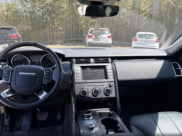 2017 Land Rover Discovery SE with VIN SALRGBBV6HA028892, listed as a Copart auction lot 55184975 with 89,115 mi miles and Clean Title. Bid and sale history available at DreamBid. Image 9.