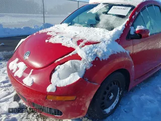 2010 Volkswagen New Beetle Coupe with VIN 3VWPW3AG3AM006204, listed as a IAAI auction lot 41265307 with 147,702 mi miles. Bid and sale history available at carsss.com. Image 6.