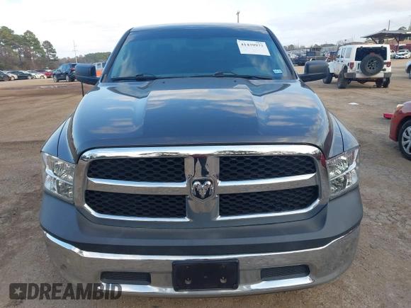 2018 Ram 1500 Tradesman z VIN 1C6RR6FG8JS284091, wystawiony jako IAAI lot #41439973 z przebiegiem 62 429 mil mil oraz . Historia ofert i sprzedaży dostępna na DreamBid. Obrazek 12.