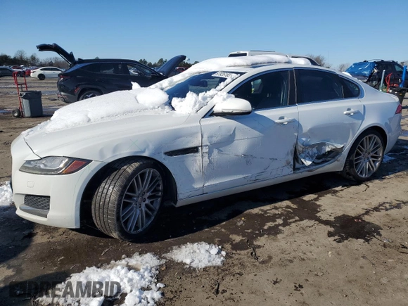 2016 Jaguar XF 35t Prestige with VIN SAJBK4BV3GCY21901, listed as a Copart auction lot 87926165 with 140,124 mi miles and Salvage Title. Bid and sale history available at carsss.com. Image 1.