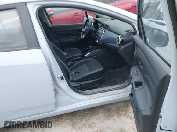 2024 Nissan Versa SV z VIN 3N1CN8EV1RL852359, wystawiony jako IAAI lot #41964102 z przebiegiem 17 837 mil mil oraz . Historia ofert i sprzedaży dostępna na DreamBid. Obrazek 5.