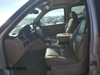 2009 Cadillac Escalade z VIN 1GYFK23299R246710, wystawiony jako Copart lot #41768465 z przebiegiem 110 225 mil mil oraz Czysty tytuł • Clean title. Historia ofert i sprzedaży dostępna na DreamBid. Obrazek 7.
