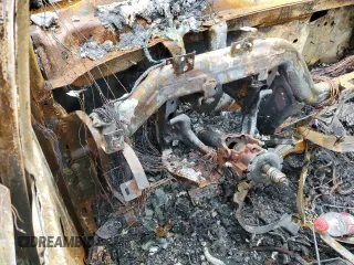 2015 GMC Sierra 3500HD Denali z VIN 1GT424E86FF592155, wystawiony jako Copart lot #38358354 z przebiegiem Nie podano mil oraz Nie do naprawy • Non repairable. Historia ofert i sprzedaży dostępna na DreamBid. Obrazek 9.