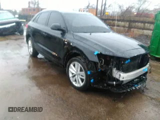 2018 Audi Q3 Premium z VIN WA1BCCFS9JR028722, wystawiony jako IAAI lot #41941101 z przebiegiem 155 304 mil mil oraz . Historia ofert i sprzedaży dostępna na DreamBid. Obrazek 1.