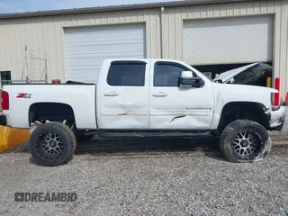 2009 Chevrolet Silverado 1500 LTZ with VIN 3GCEK33M19G162955, listed as a IAAI auction lot 41851348 with 203,553 mi miles and . Bid and sale history available at DreamBid. Image 14.