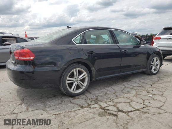 2014 Volkswagen Passat SE z VIN 1VWBT7A38EC049323, wystawiony jako Copart lot #57847025 z przebiegiem 86 241 mil mil oraz Tytuł czysty. Historia ofert i sprzedaży dostępna na DreamBid. Obrazek 3.