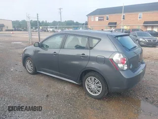 2009 Pontiac Vibe 1SB z VIN 5Y2SP67099Z415730, wystawiony jako IAAI lot #42520888 z przebiegiem 143 612 mil mil oraz . Historia ofert i sprzedaży dostępna na DreamBid. Obrazek 3.
