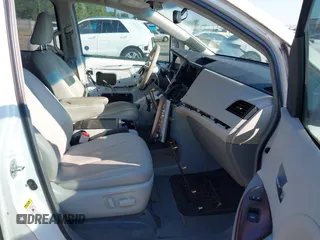 2013 Toyota Sienna XLE AAS с VIN 5TDYK3DC9DS382857, выставлен на аукционе IAAI как лот 42653901 с пробегом 118 790 миль миль и . История ставок и продаж доступна на DreamBid. Изображение 5.