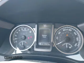 2016 Toyota Tacoma SR z VIN 5TFRX5GN0GX073033, wystawiony jako IAAI lot #42108157 z przebiegiem 179 019 mil mil oraz . Historia ofert i sprzedaży dostępna na DreamBid. Obrazek 7.