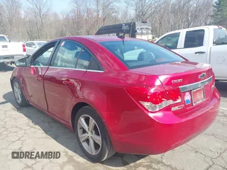 2014 Chevrolet Cruze 2LT z VIN 1G1PE5SB6E7450500, wystawiony jako IAAI lot #41977117 z przebiegiem 102 037 mil mil oraz . Historia ofert i sprzedaży dostępna na DreamBid. Obrazek 3.