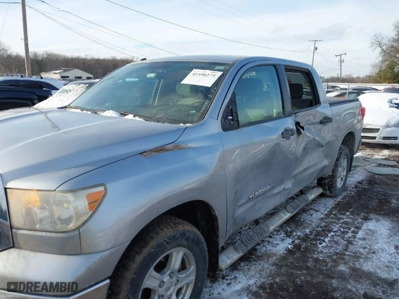 2011 Toyota Tundra 4WD Truck with VIN 5TFDM5F1XBX019166, listed as a IAAI auction lot 41590275 with 116,268 mi miles. Bid and sale history available at carsss.com. Image 6.