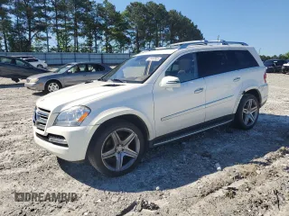 2011 Mercedes-Benz GL 550 z VIN 4JGBF8GE4BA727500, wystawiony jako Copart lot #55490605 z przebiegiem 117 741 mil mil oraz Szkody całkowita. Historia ofert i sprzedaży dostępna na DreamBid. Obrazek 1.