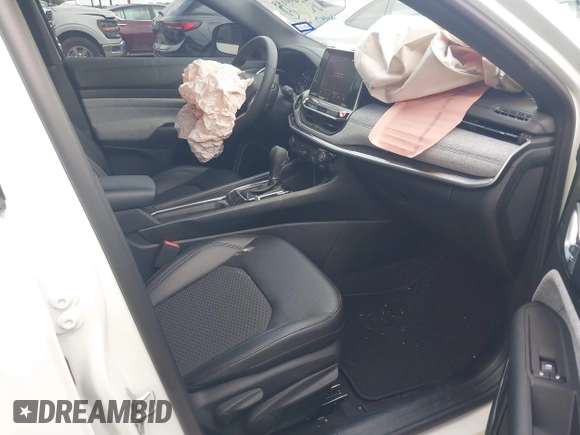 2025 Jeep Compass Latitude с VIN 3C4NJDBN5ST597722, выставлен на аукционе IAAI как лот 42499155 с пробегом 1 663 миль миль и . История ставок и продаж доступна на DreamBid. Изображение 5.
