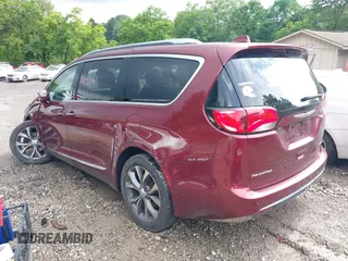 2018 Chrysler Pacifica Limited with VIN 2C4RC1GG3JR226337, listed as a IAAI auction lot 42519396 with 102,229 mi miles and . Bid and sale history available at DreamBid. Image 3.