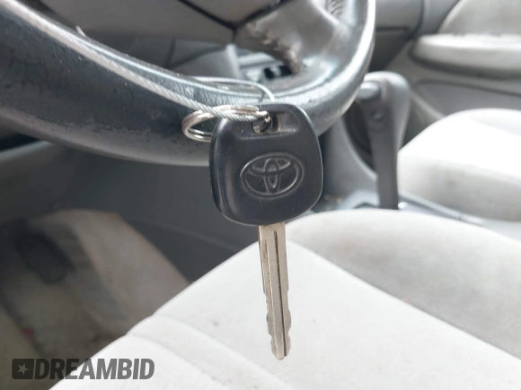 1998 Toyota Camry LE z VIN 4T1BF28K0WU066098, wystawiony jako IAAI lot #41971003 z przebiegiem 324 180 mil mil oraz . Historia ofert i sprzedaży dostępna na DreamBid. Obrazek 11.