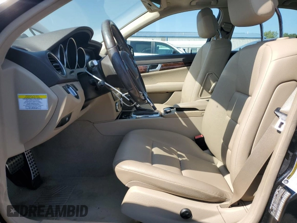 2013 Mercedes-Benz C 300 Sport z VIN WDDGF8AB2DG104911, wystawiony jako Copart lot #71530664 z przebiegiem 125 565 mil mil oraz Szkoda całkowita • Salvage title. Historia ofert i sprzedaży dostępna na DreamBid. Obrazek 7.