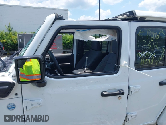 2024 Jeep Wrangler Sahara with VIN 1C4RJXP64RW270463, listed as a IAAI auction lot 42598295 with 36,251 mi miles and . Bid and sale history available at DreamBid. Image 17.