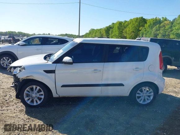 2013 Kia Soul + z VIN KNDJT2A69D7555715, wystawiony jako IAAI lot #42044741 z przebiegiem 127 326 mil mil oraz . Historia ofert i sprzedaży dostępna na DreamBid. Obrazek 14.
