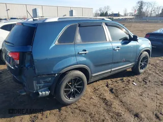 2015 Kia Sorento LX with VIN 5XYKT4A70FG564933, listed as a IAAI auction lot 41791941 with 136,573 mi miles. Bid and sale history available at carsss.com. Image 4.