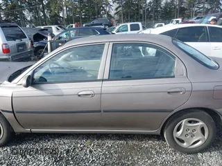 2001 Kia Sephia z VIN KNAFB121815046919, wystawiony jako IAAI lot #41398257 z przebiegiem 191 818 mil mil oraz . Historia ofert i sprzedaży dostępna na DreamBid. Obrazek 15.