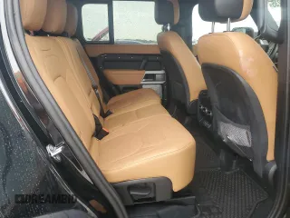 2024 Land Rover Defender S z VIN SALEJFFU2R2275850, wystawiony jako Copart lot #56134235 z przebiegiem 22 108 mil mil oraz Szkoda całkowita • Salvage title. Historia ofert i sprzedaży dostępna na DreamBid. Obrazek 11.