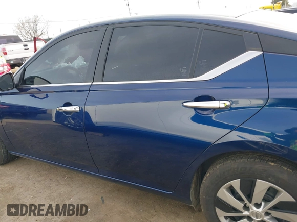 2021 Nissan Altima 2.5 S with VIN 1N4BL4BV1MN390668, listed as a IAAI auction lot 41809009 with 85,714 mi miles. Bid and sale history available at carsss.com. Image 15.