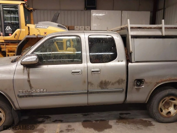 2005 Toyota Tundra SR5 with VIN 5TBBT44115S460209, listed as a IAAI auction lot 41979337 with 207,990 mi miles. Bid and sale history available at carsss.com. Image 14.
