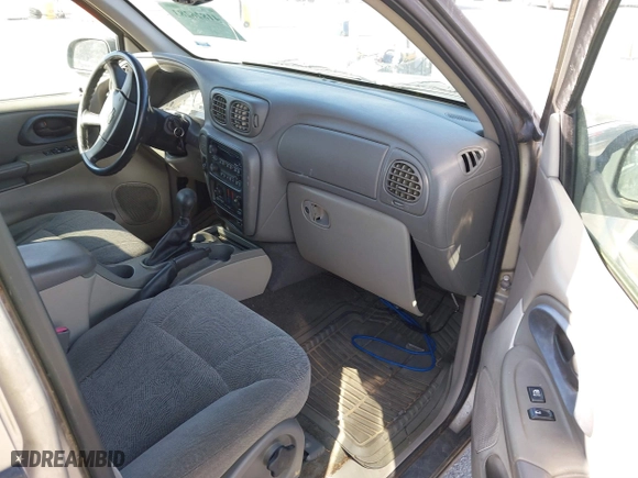 2003 Chevrolet TrailBlazer EXT LT with VIN 1GNES16S936226237, listed as a IAAI auction lot 41826283 with 178,197 mi miles. Bid and sale history available at carsss.com. Image 5.