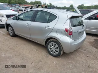 2014 Toyota Prius One z VIN JTDKDTB35E1061058, wystawiony jako IAAI lot #42156011 z przebiegiem 105 196 mil mil oraz . Historia ofert i sprzedaży dostępna na DreamBid. Obrazek 3.