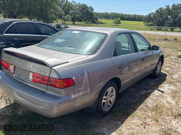 2000 Toyota Camry CE with VIN 4T1BG22K0YU002152, listed as a Copart auction lot 55530965 with 366,513 mi miles and Clean Title. Bid and sale history available at carsss.com. Image 4.