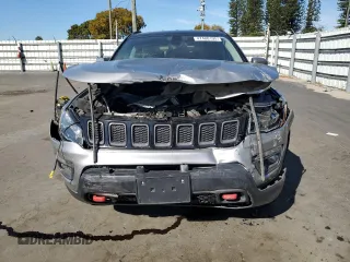 2020 Jeep Compass Trailhawk z VIN 3C4NJDDB9LT106573, wystawiony jako Copart lot #47480195 z przebiegiem 87 935 mil mil oraz Nie do naprawy • Non repairable. Historia ofert i sprzedaży dostępna na DreamBid. Obrazek 5.