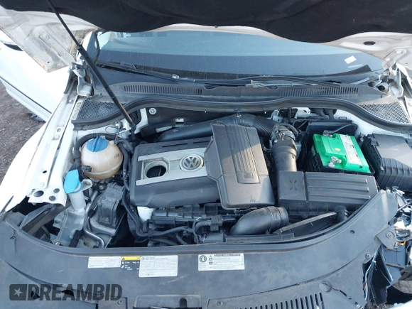 2014 Volkswagen CC R-Line with VIN WVWBP7AN0EE521995, listed as a IAAI auction lot 41213732 with 113,421 mi miles. Bid and sale history available at carsss.com. Image 10.