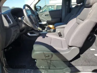 2023 Nissan Frontier S z VIN 1N6ED1CMXPN609671, wystawiony jako Copart lot #77313244 z przebiegiem 38 243 mil mil oraz Szkoda całkowita • Salvage title. Historia ofert i sprzedaży dostępna na DreamBid. Obrazek 7.