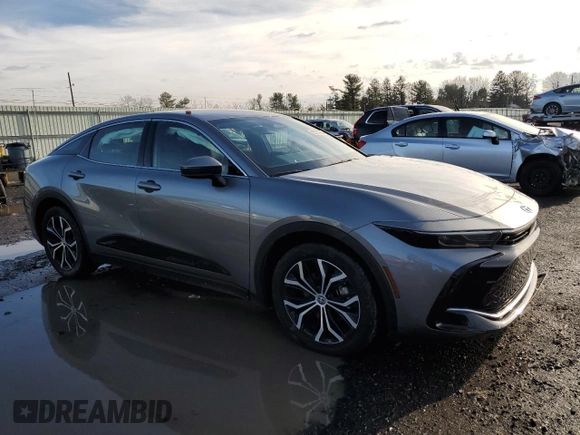 2023 Toyota Crown XLE z VIN JTDAAAAFXP3008724, wystawiony jako Copart lot #85527824 z przebiegiem 16 687 mil mil oraz Szkoda całkowita • Salvage title. Historia ofert i sprzedaży dostępna na DreamBid. Obrazek 4.