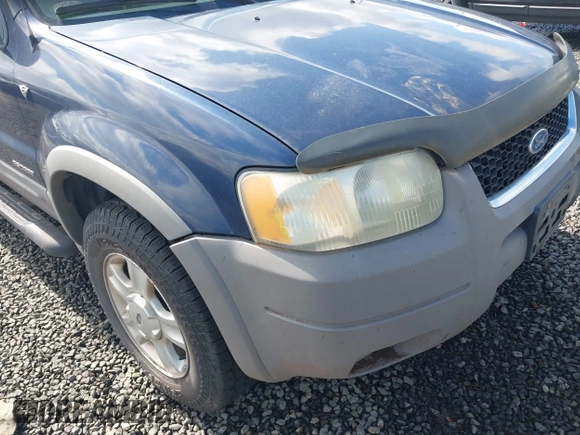 2002 Ford Escape XLT Choice with VIN 1FMYU04172KA40251, listed as a IAAI auction lot 41895889 with 214,935 mi miles and . Bid and sale history available at carsss.com. Image 6.