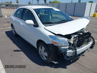 2012 Toyota Yaris z VIN JTDBT4K34CL010175, wystawiony jako IAAI lot #42216496 z przebiegiem 155 602 mil mil oraz . Historia ofert i sprzedaży dostępna na DreamBid. Obrazek 1.