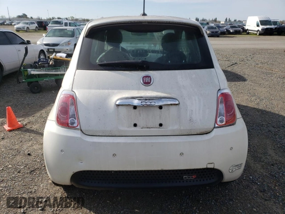 2014 FIAT 500e z VIN 3C3CFFGE5ET172801, wystawiony jako Copart lot #49651775 z przebiegiem 42 758 mil mil oraz Czysty tytuł • Clean title. Historia ofert i sprzedaży dostępna na DreamBid. Obrazek 6.