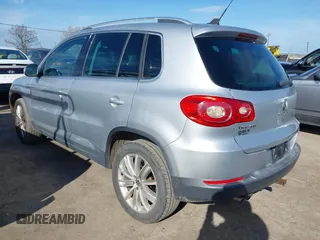 2011 Volkswagen Tiguan SE with VIN WVGBV7AX4BW561845, listed as a IAAI auction lot 41840195 with 171,929 mi miles and . Bid and sale history available at DreamBid. Image 3.
