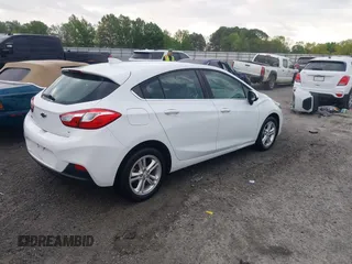 2018 Chevrolet Cruze LT z VIN 3G1BE6SMXJS634142, wystawiony jako IAAI lot #42042537 z przebiegiem 103 564 mil mil oraz . Historia ofert i sprzedaży dostępna na DreamBid. Obrazek 4.