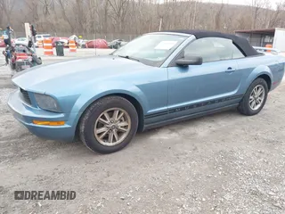 2005 Ford Mustang Deluxe with VIN 1ZVFT84N955253542, listed as a IAAI auction lot 41385040 with 134,361 mi miles. Bid and sale history available at carsss.com. Image 2.