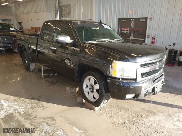 2010 Chevrolet Silverado 1500 LT with VIN 1GCSKSE31AZ155171, listed as a IAAI auction lot 41619404 with 209,422 mi miles. Bid and sale history available at carsss.com. Image 1.
