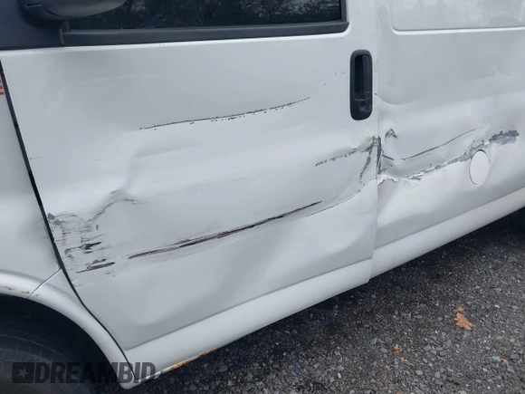 2007 Chevrolet Express Cargo Van with VIN 1GCGG25V471164110, listed as a IAAI auction lot 41996377 with 85,226 mi miles. Bid and sale history available at carsss.com. Image 6.