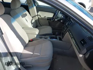 2008 Ford Fusion SEL with VIN 3FAHP08138R220505, listed as a IAAI auction lot 41878710 with 179,565 mi miles. Bid and sale history available at carsss.com. Image 5.
