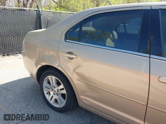 2007 Ford Fusion SEL with VIN 3FAHP081X7R172709, listed as a IAAI auction lot 42018164 with 156,931 mi miles. Bid and sale history available at carsss.com. Image 6.